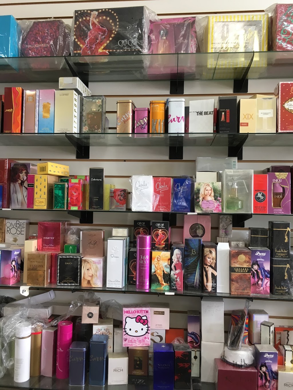 Boutique of perfumes | 3890 West, Rosecrans Ave, Hawthorne, CA 90250, USA | Phone: (310) 679-0788