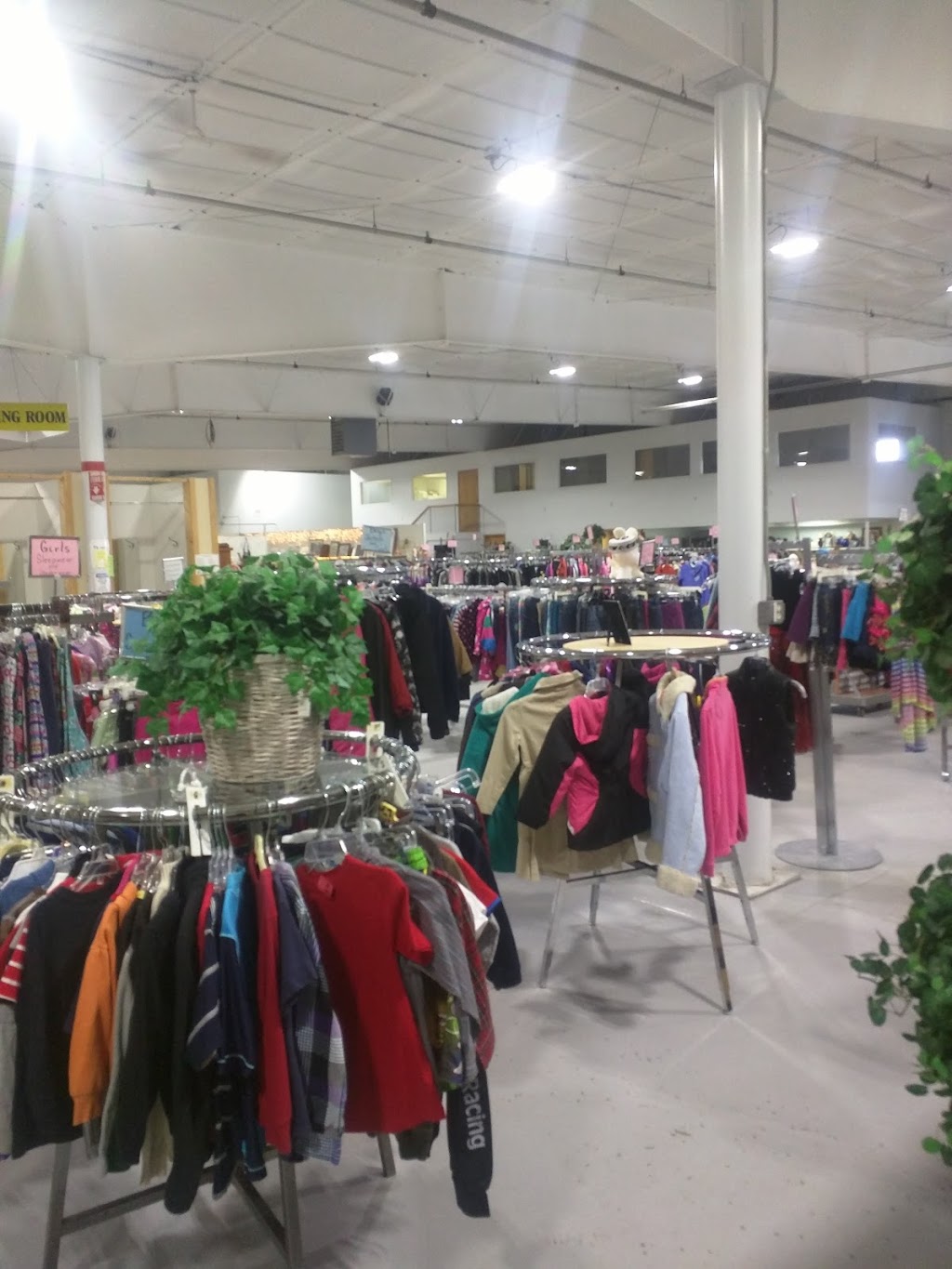 Shalom Thrift Shop | 1515 1st Ave E, Cambridge, MN 55008, USA | Phone: (763) 689-0348