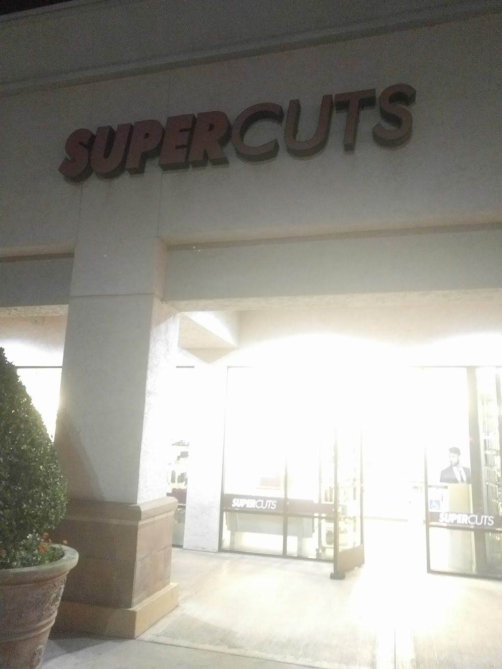 Supercuts | 7675 N Blackstone Ave Ste 102, Fresno, CA 93720, USA | Phone: (559) 435-1452