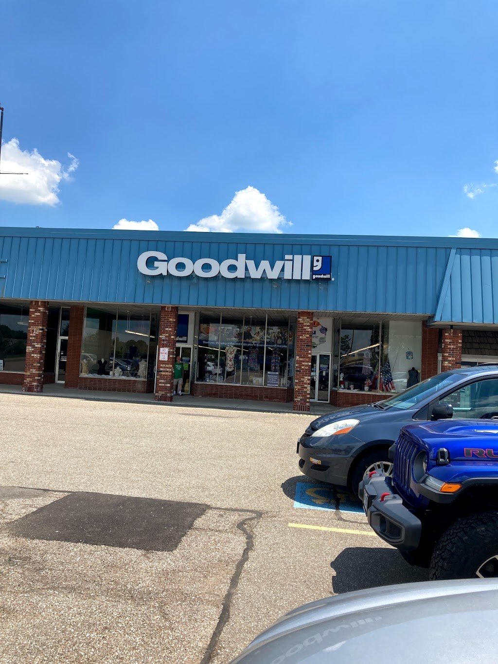 Goodwill Industries | 1703 OH-303, Streetsboro, OH 44241, USA | Phone: (330) 626-1604
