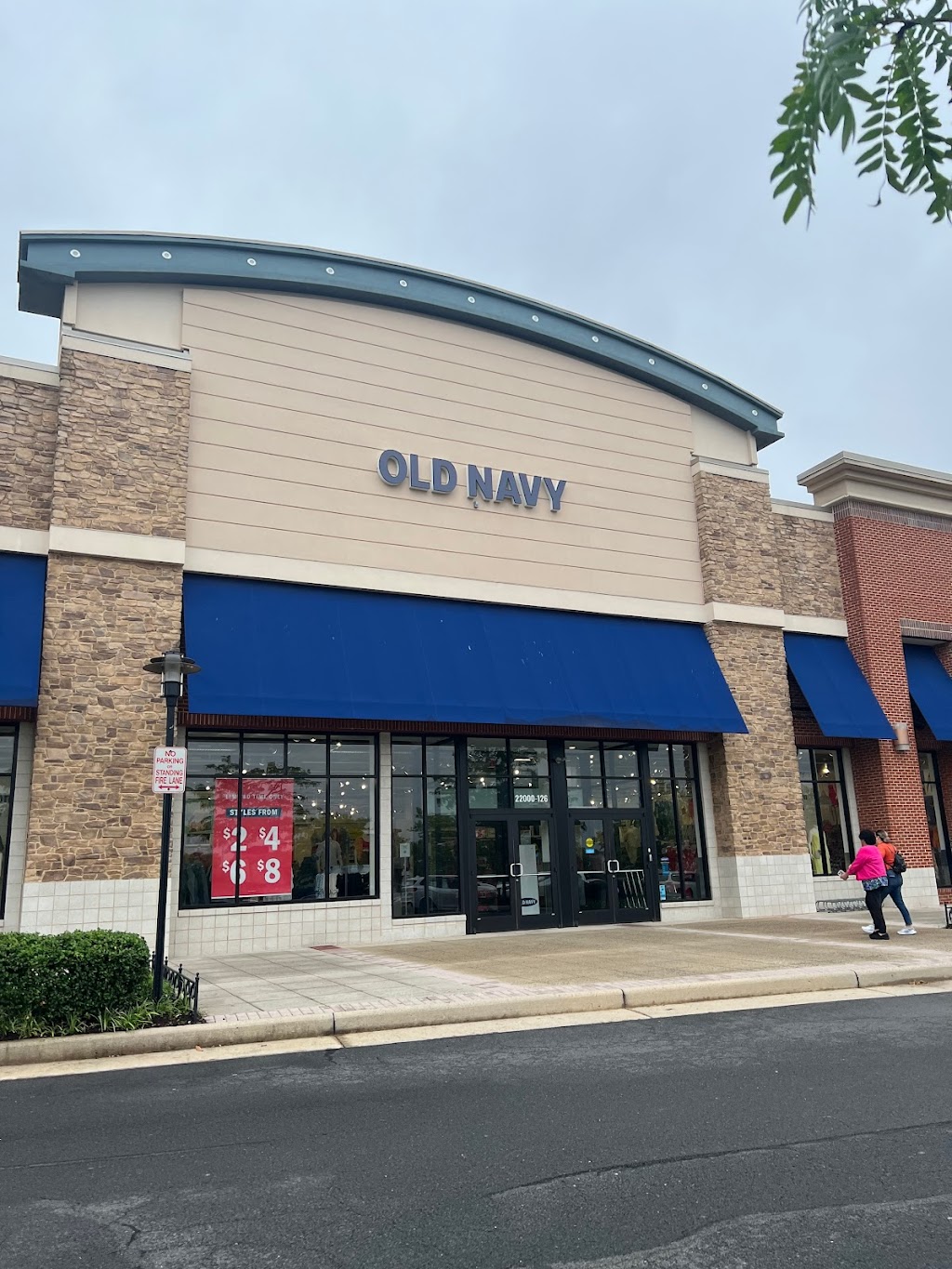 Old Navy | 22000 Dulles Retail Plaza #126, Sterling, VA 20166, USA | Phone: (703) 430-9701