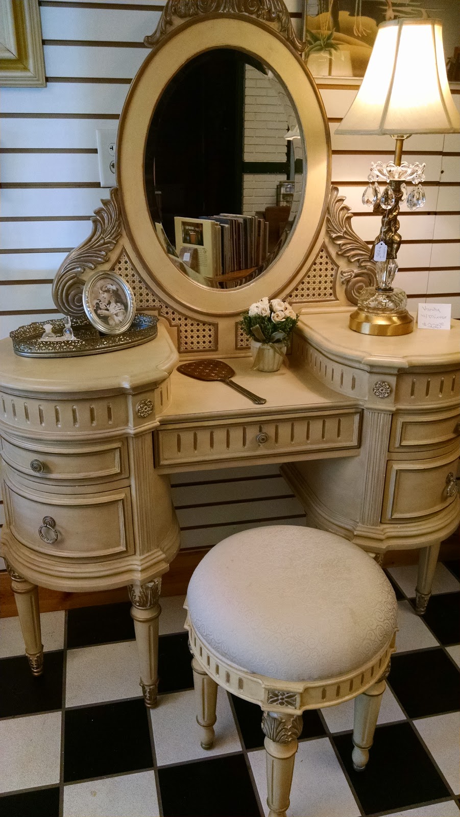 Moores Affordable Furniture | 200 E Main St, Syracuse, IN 46567, USA | Phone: (574) 518-0204