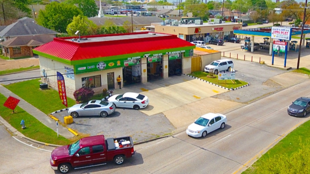 IN & OUT OIL CHANGE | 110 E Judge Perez Dr, Chalmette, LA 70043, USA | Phone: (504) 208-8049