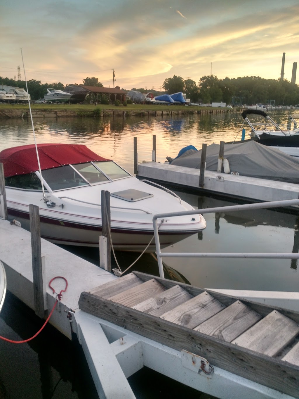 East Bank Marina | 35909 Lakeshore Blvd, Eastlake, OH 44095, USA | Phone: (440) 942-7267