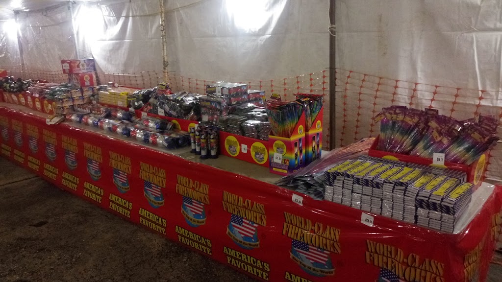 World-class fireworks tent | 10569 LA-70, Donaldsonville, LA 70346, USA | Phone: (800) 766-1277