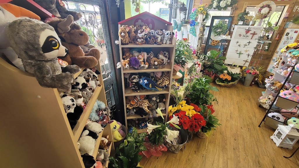 Paulines Flowers & Gifts | 106 W Garza St, Slaton, TX 79364, USA | Phone: (806) 828-6275