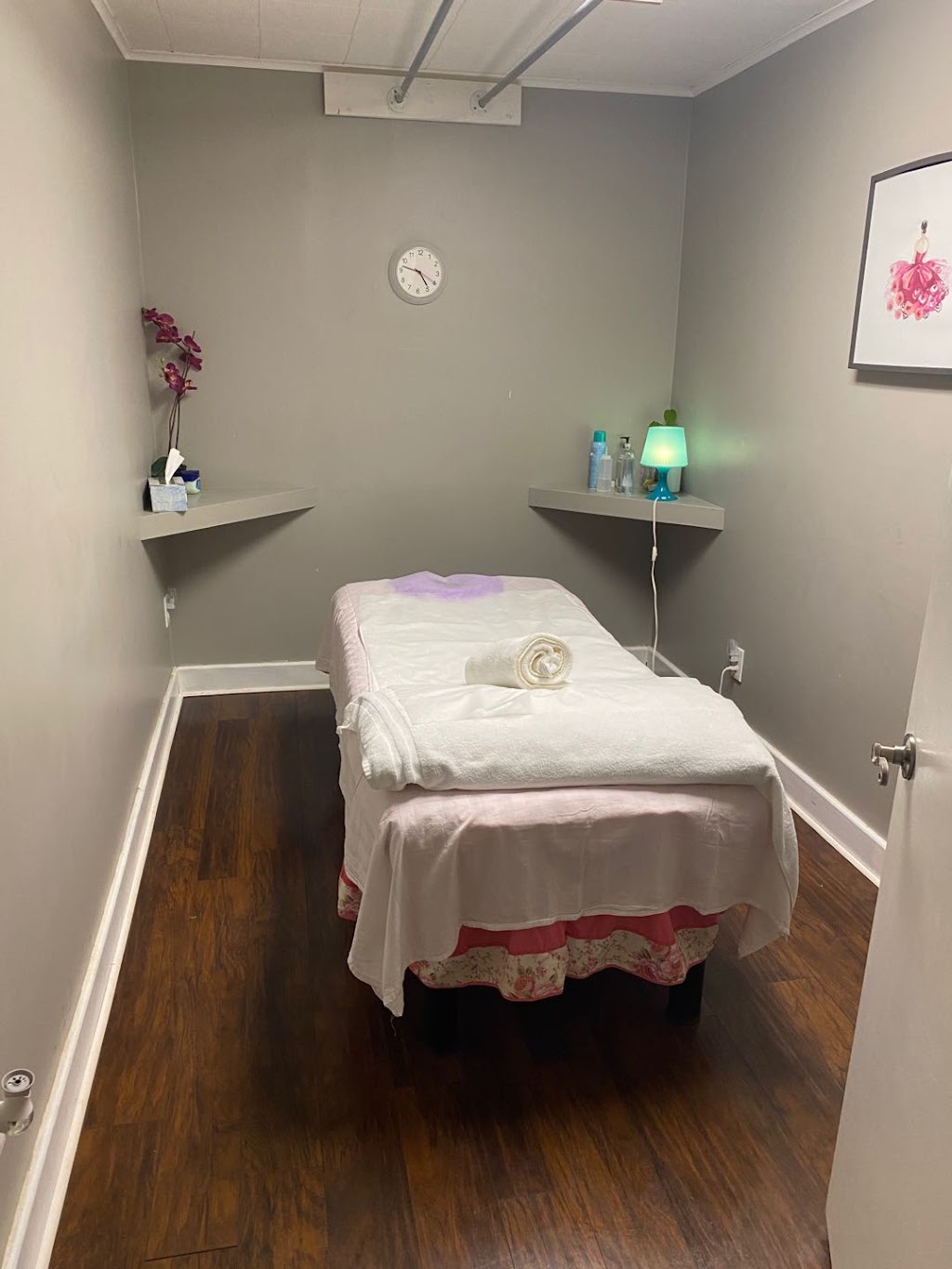 AAA Therapeutic Massage | 6985 Merriman Rd, Garden City, MI 48135, USA | Phone: (734) 263-5726