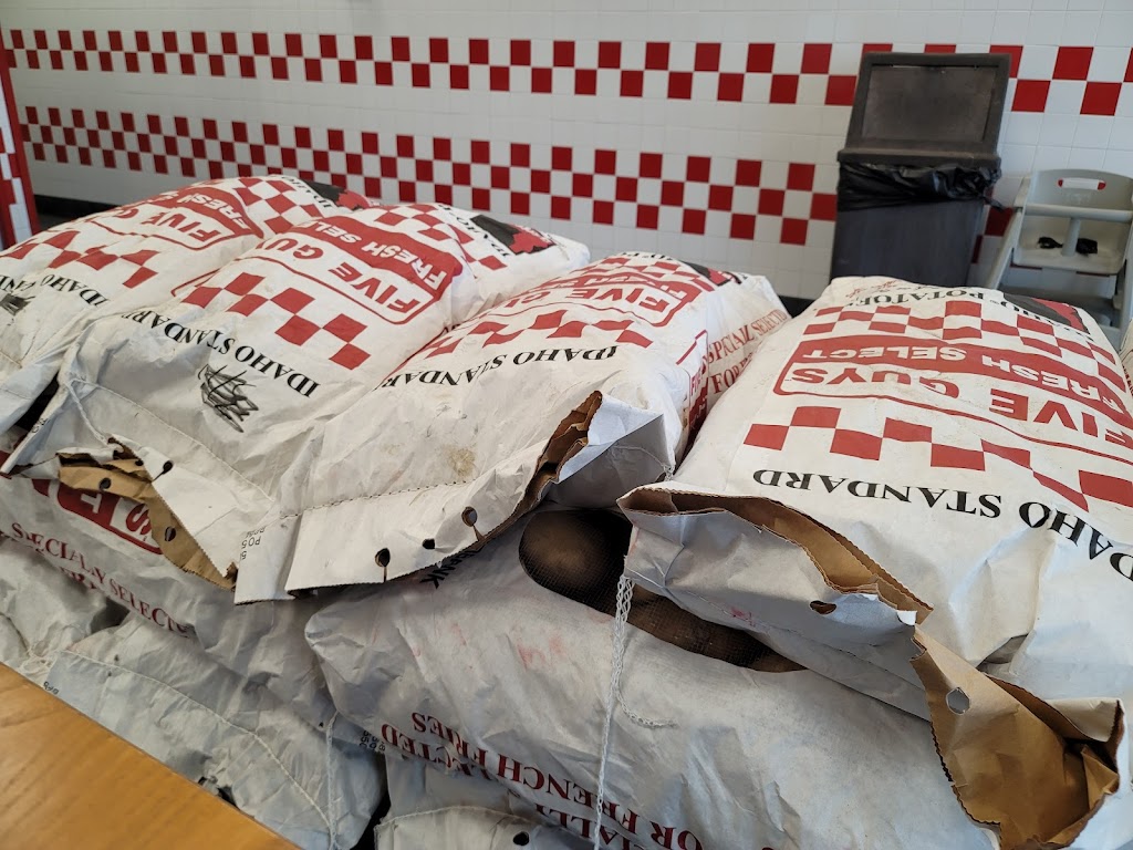 Five Guys | 2099 Merrick Rd, Merrick, NY 11566, USA | Phone: (516) 208-8601