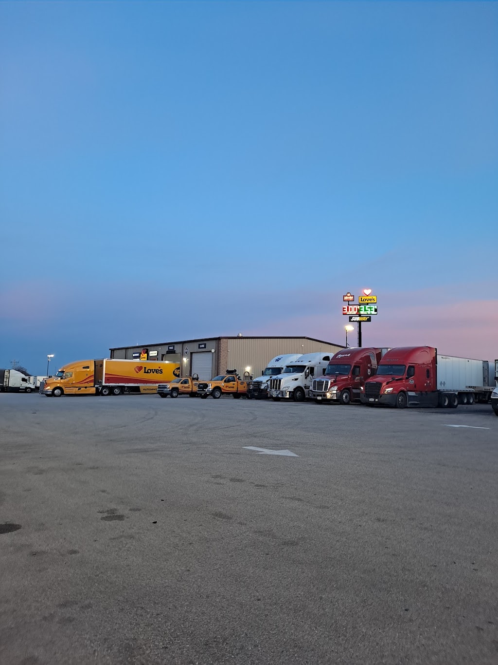 Loves Travel Stop | 13945 Missouri Bottom Rd, Bridgeton, MO 63044, USA | Phone: (314) 291-9416