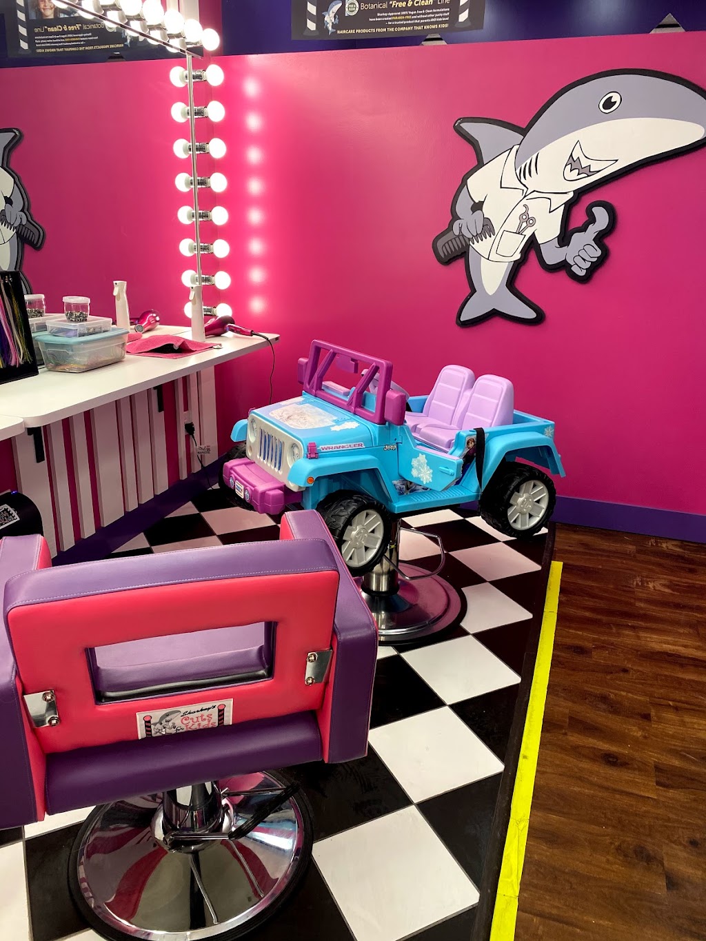 Sharkey’s Cuts for Kids - Minnetonka | 12913 Ridgedale Dr, Minnetonka, MN 55305, USA | Phone: (952) 236-7757