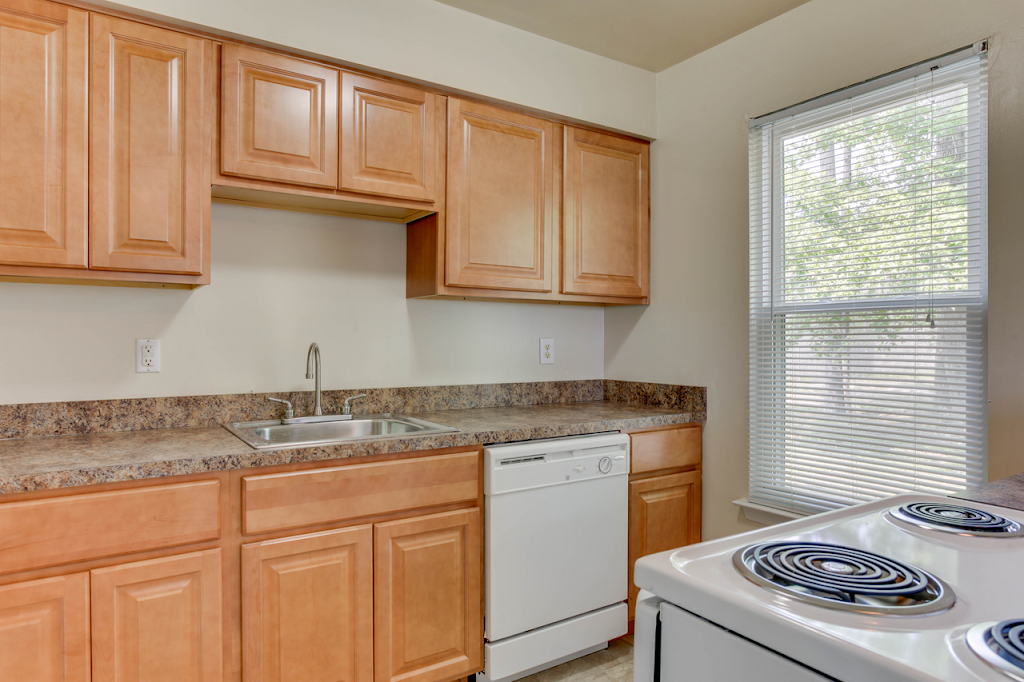 Dominion Pines Apartments | 529 Pine Valley Run, Chesapeake, VA 23320, USA | Phone: (757) 997-1937