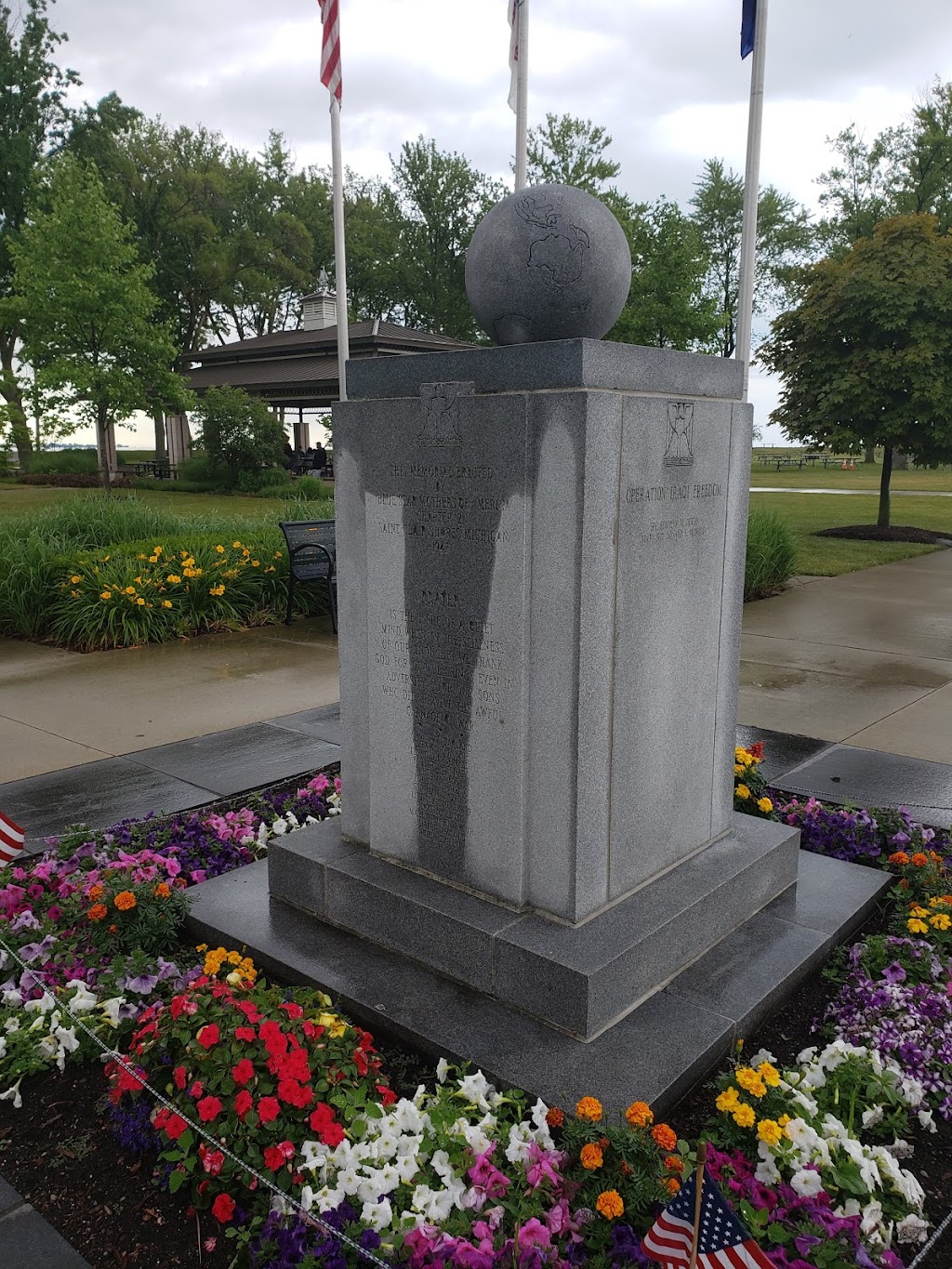 Veterans Memorial Park | 32400 Jefferson Ave, St Clair Shores, MI 48082, USA | Phone: (586) 294-2690