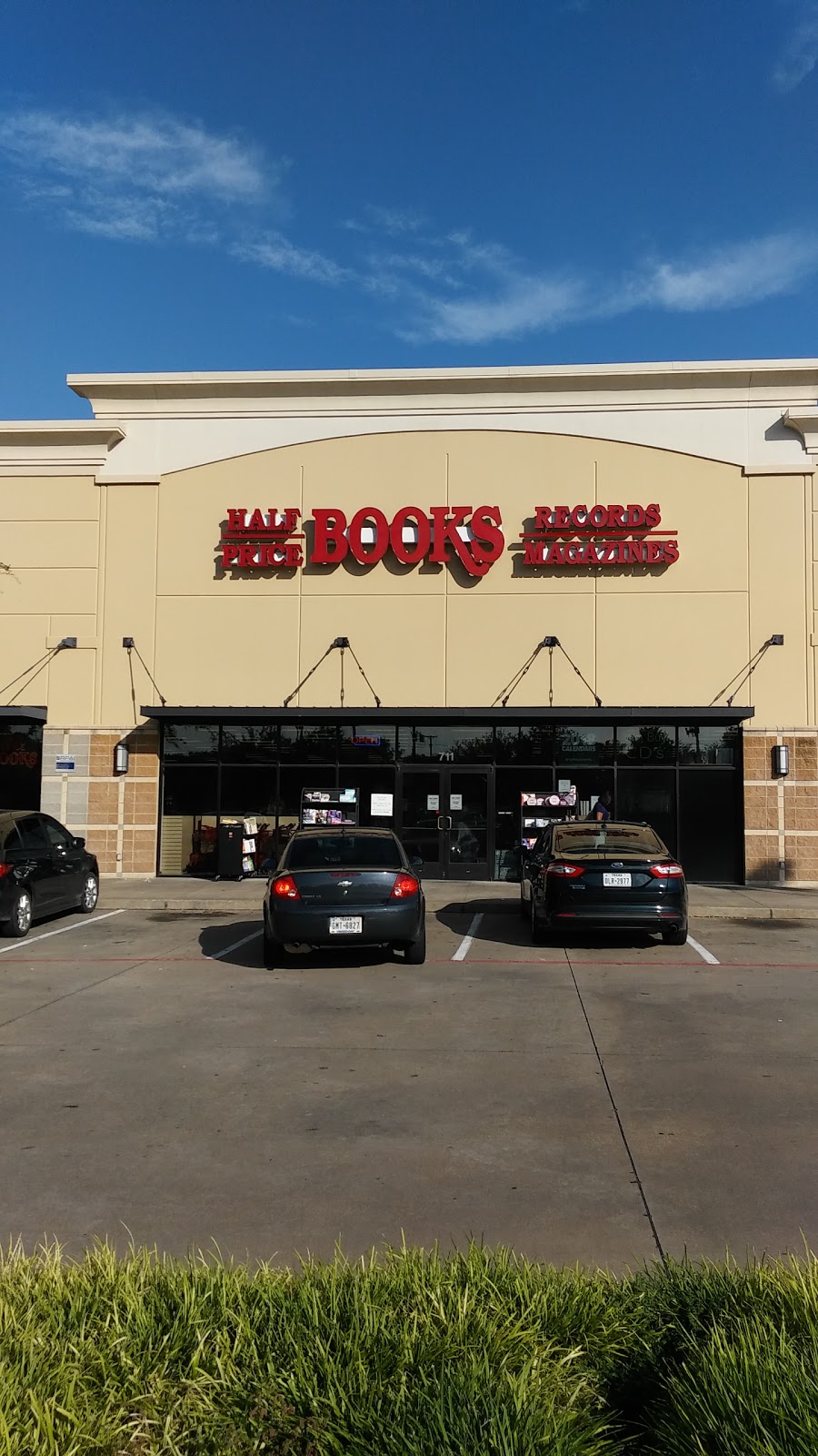 Half Price Books | 711 N Hwy 67, Cedar Hill, TX 75104, USA | Phone: (972) 299-9004