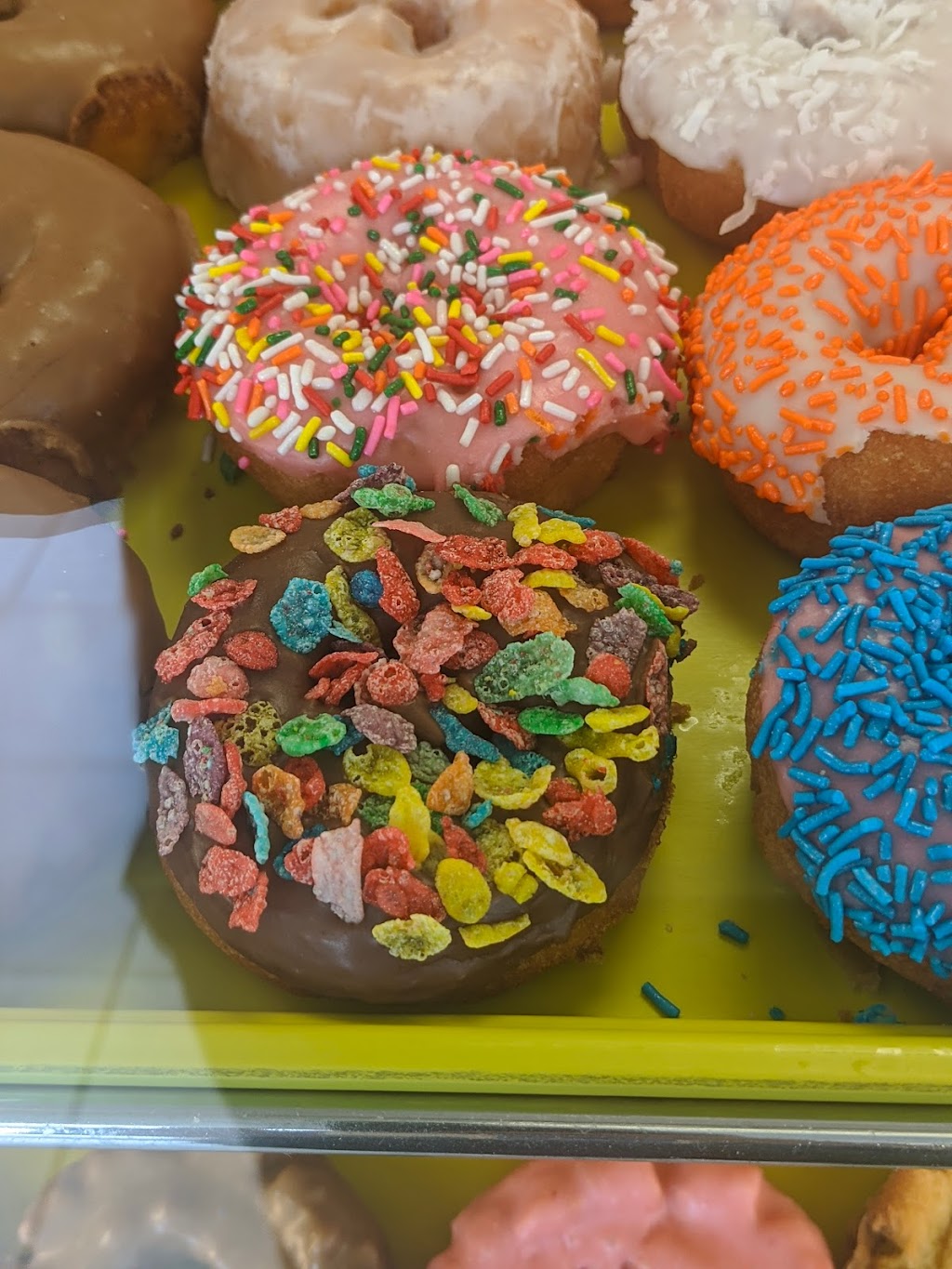 King Donuts | 584 N College St, Harrodsburg, KY 40330, USA | Phone: (859) 265-5009