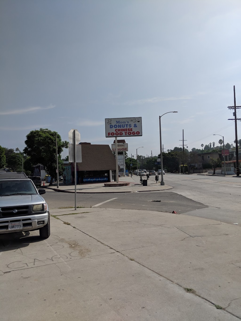 Moms Donut & Chinese Food To Go | 601 Silver Lake Blvd, Los Angeles, CA 90026, USA | Phone: (323) 665-9272