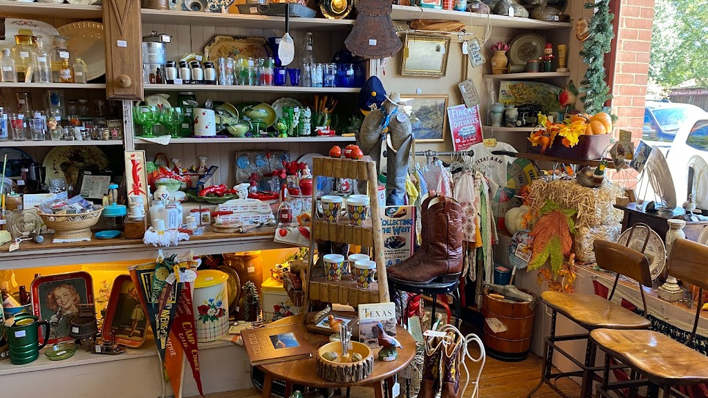 Gruene Antique Co | 1607 Hunter Rd, New Braunfels, TX 78130, USA | Phone: (830) 629-7781