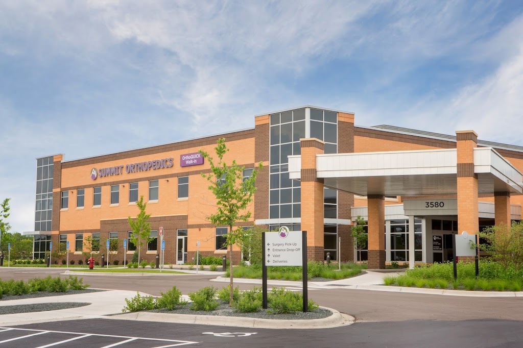 Summit Orthopedics with Urgent Care Vadnais Heights | 3580 Arcade St S, Vadnais Heights, MN 55127, USA | Phone: (651) 968-5201