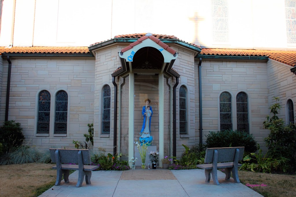 Holy Family Roman Catholic Church | 9622 20th Ave SW, Seattle, WA 98106, USA | Phone: (206) 767-6220