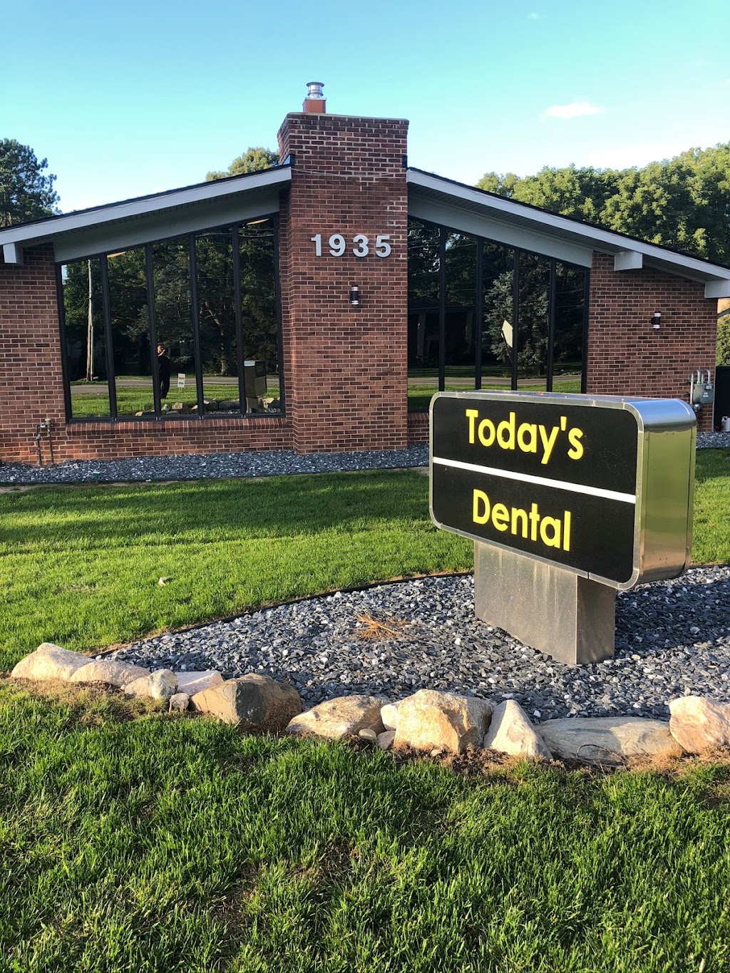 Todays Dental | 1935 N Pontiac Trail Suite 100, Walled Lake, MI 48390 | Phone: (248) 956-7175