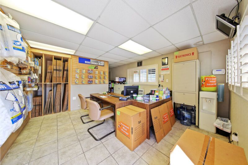 Personal Mini Storage | 2581 Broadview Dr, Kissimmee, FL 34744, USA | Phone: (407) 846-7909