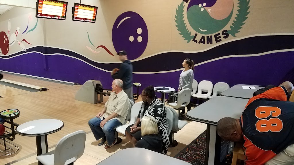 Levittown Lanes | 56 Tanners Ln, Levittown, NY 11756, USA | Phone: (516) 731-5700