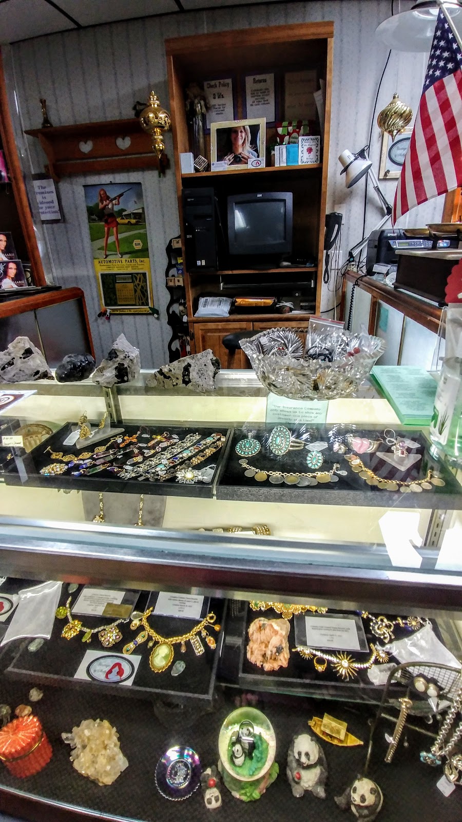 Country Stroll Antiques & Ye Olde Coin Shoppe | 2141 Morgantown Rd Route 119, Uniontown, PA 15401, USA | Phone: (724) 438-2700