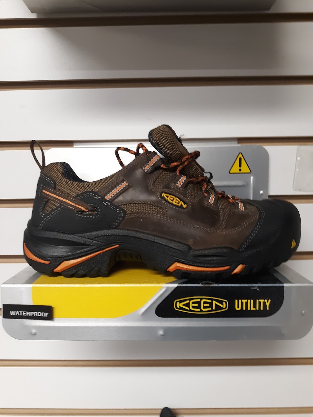Michigan Industrial Shoe | 25477 Eight Mile Rd, Redford Charter Twp, MI 48240, USA | Phone: (313) 532-0902