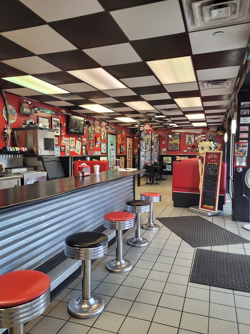 Fenderz Drive In | 3627 Virginia Ave, Collinsville, VA 24078, USA | Phone: (276) 647-4555