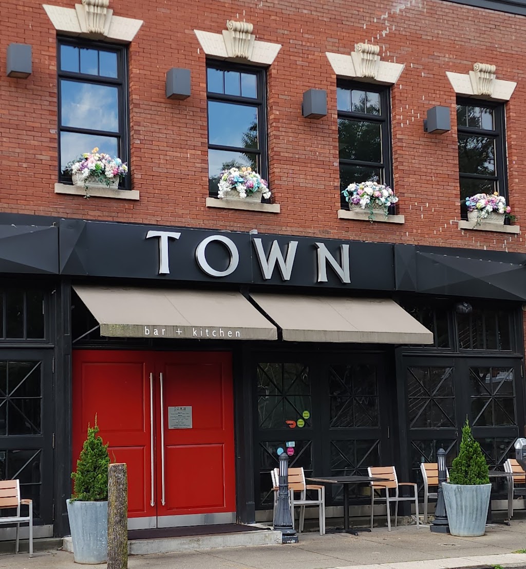 Town Bar + Kitchen | 80 Elm St, Morristown, NJ 07960, USA | Phone: (973) 889-8696