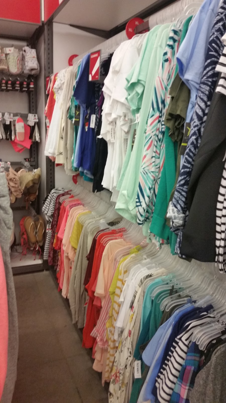 Old Navy | 6607 N Riverside Dr, Fresno, CA 93722, USA | Phone: (559) 890-8160