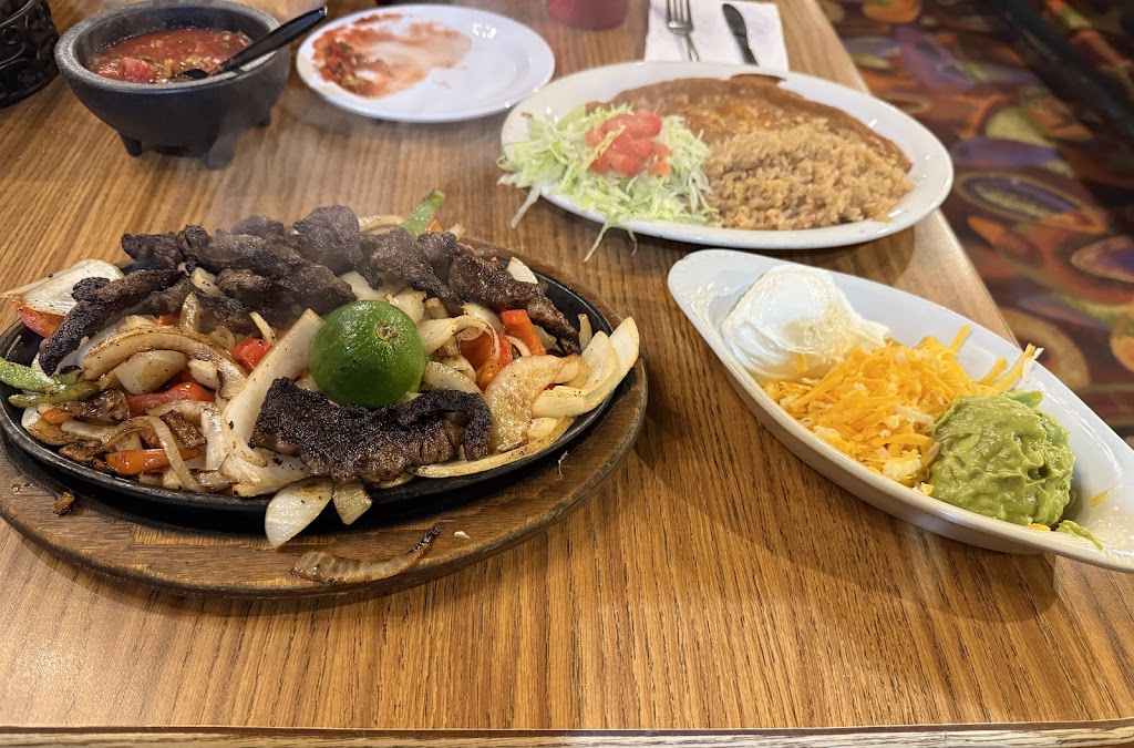 Garcias Las Avenidas | 2212 N 35th Ave, Phoenix, AZ 85009, USA | Phone: (602) 272-5584