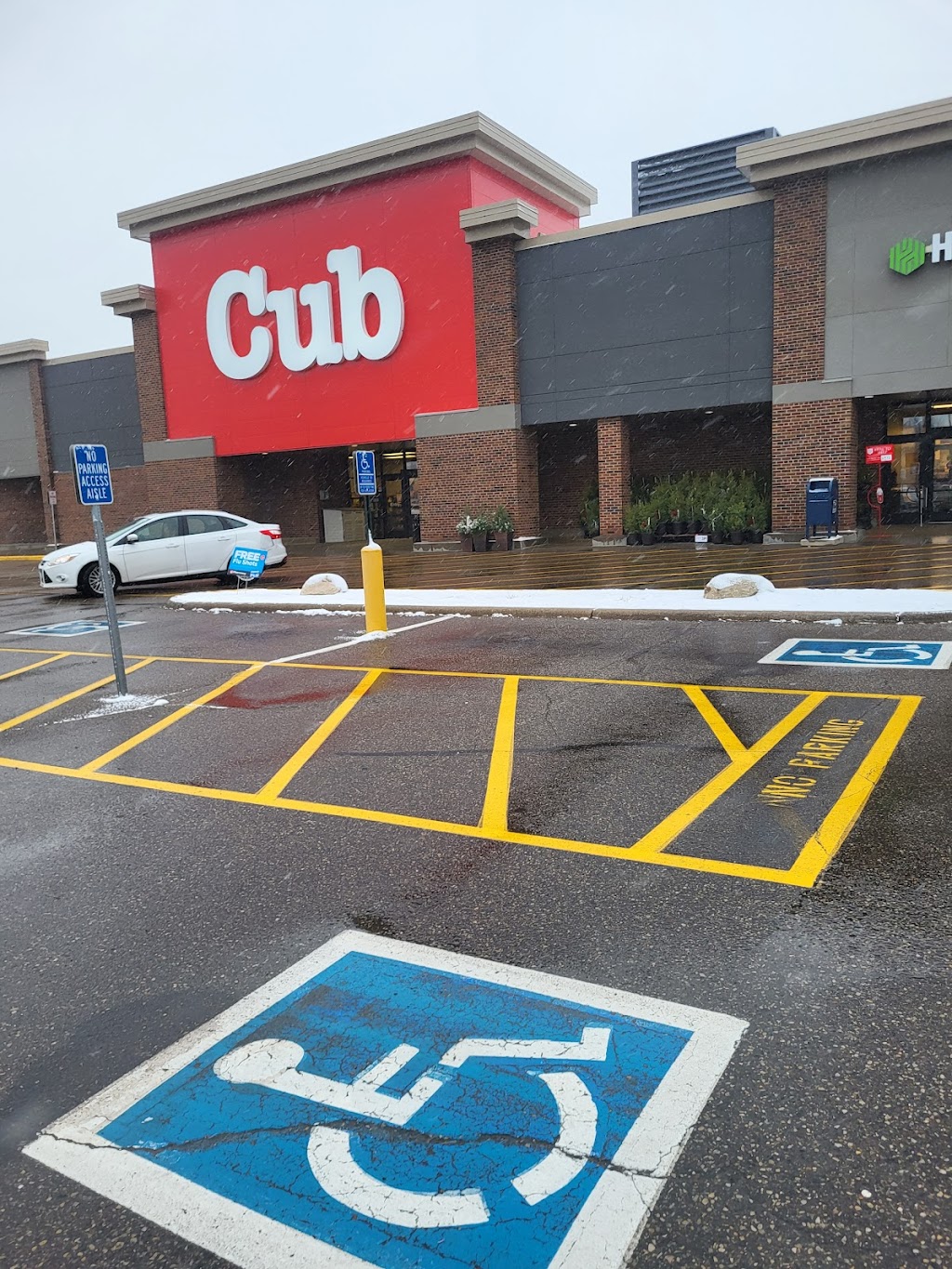 Cub - Bloomington Valley West | 10520 France Ave S, Minneapolis, MN 55431, USA | Phone: (952) 884-8288