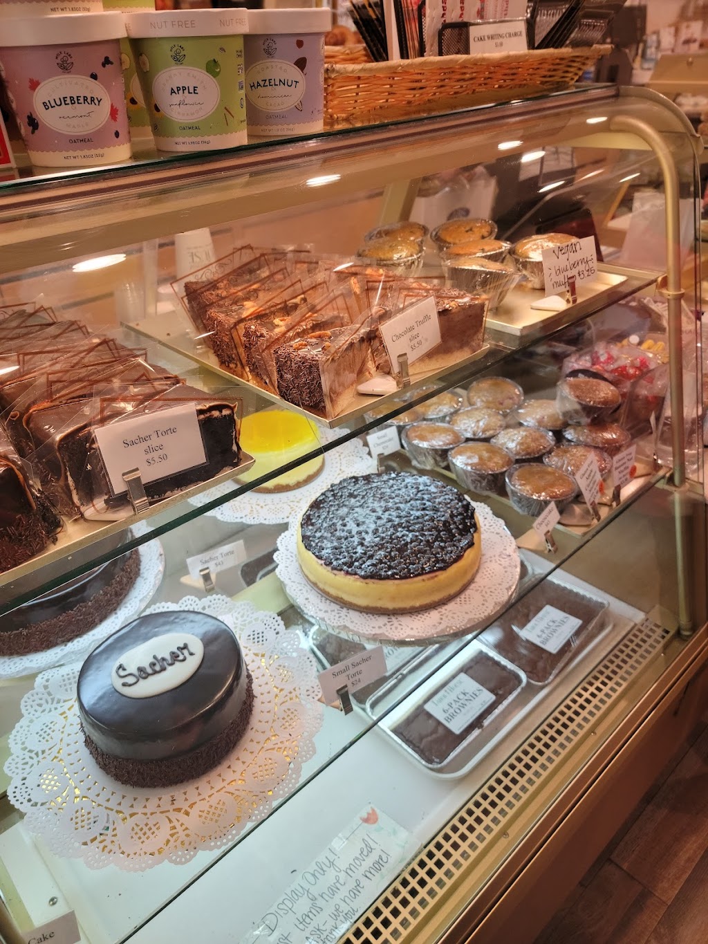Tahoe House Bakery & Gourmet | 625 W Lake Blvd, Tahoe City, CA 96145, USA | Phone: (530) 583-1377