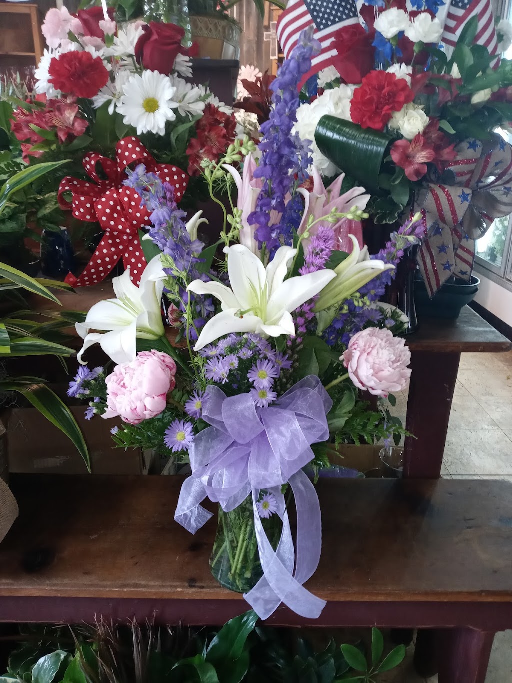 Hollys Gardens & Florist | 700 E Sherman Dr, Denton, TX 76209, USA | Phone: (940) 382-1548