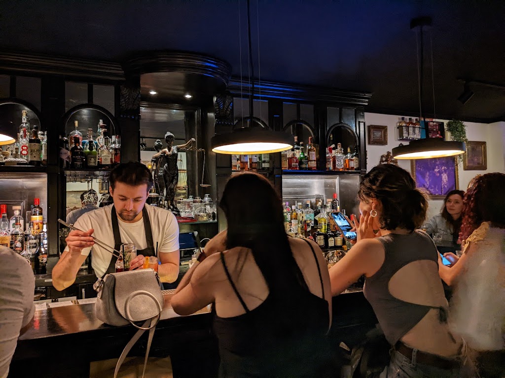 Law & Order Cocktail Bar | Voetboogstraat 4, 1012 XL Amsterdam, Netherlands | Phone: 020 362 6697