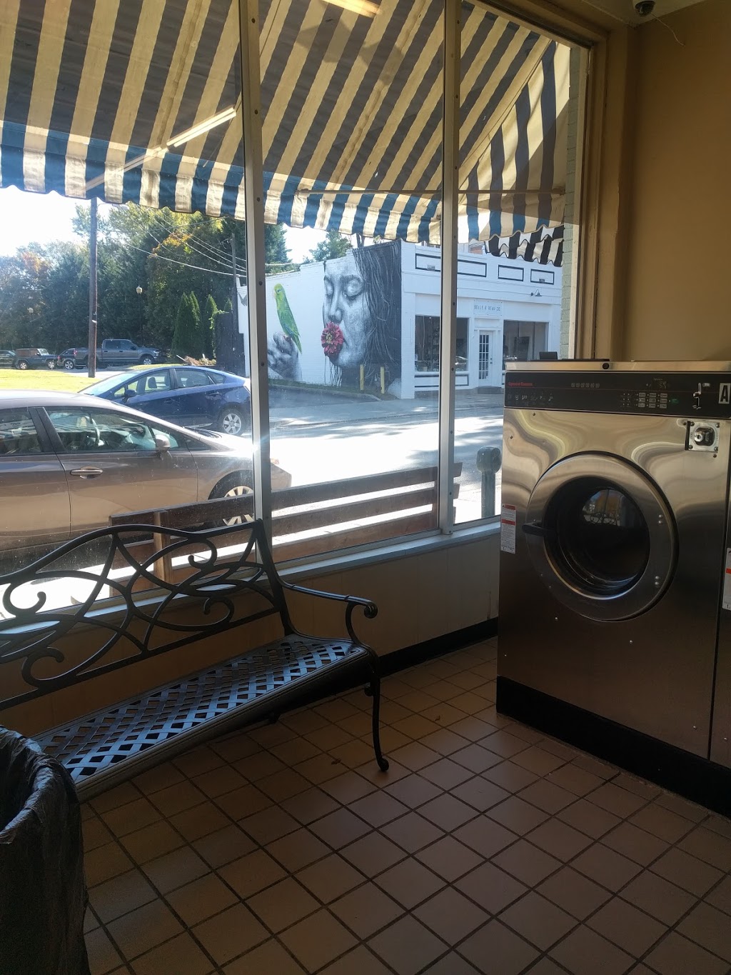 Neighborhood Laundromat, Cleveland Street | 408 Cleveland St, Richmond, VA 23221, USA | Phone: (804) 286-0668