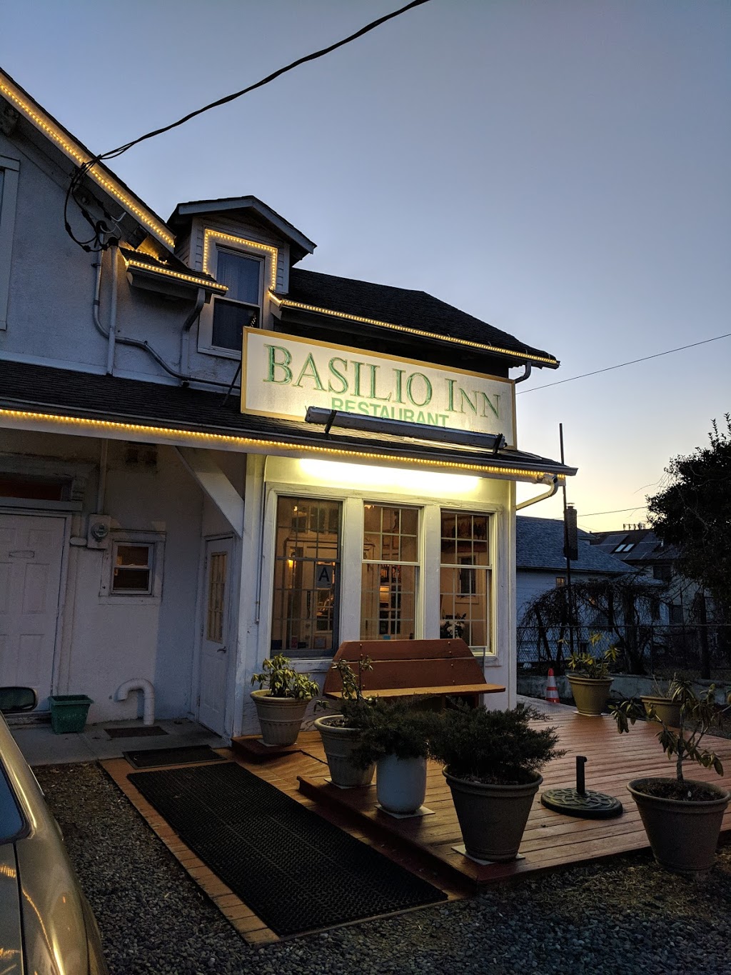 Basilio Inn | 6 Galesville Ct, Staten Island, NY 10305, USA | Phone: (718) 720-6835