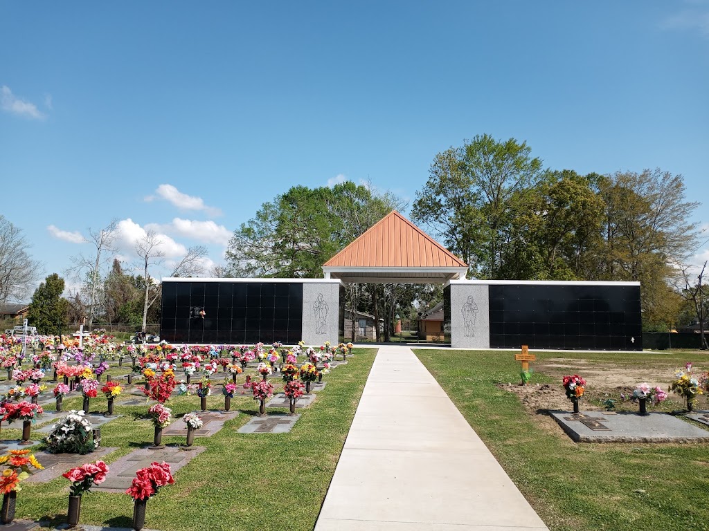 Restlawn Park Cemetery and Mausoleum | 3540 US-90, Avondale, LA 70094, USA | Phone: (504) 368-6722