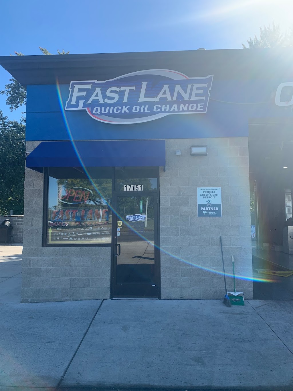 Fast Lane Oil Change - Detroit | 17151 Eight Mile Rd, Detroit, MI 48235, USA | Phone: (313) 635-5174