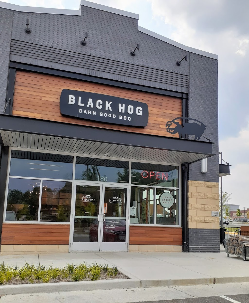 Black Hog Ashburn | Riverside Commons Plaza, Riverside Pkwy suite 180, Ashburn, VA 20147, USA | Phone: (571) 707-8211