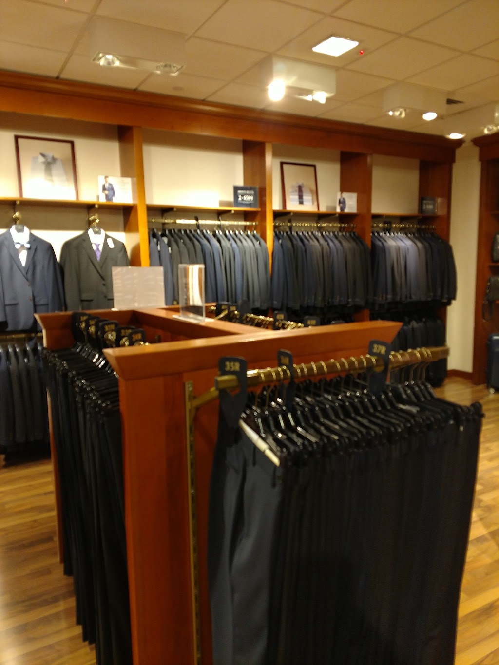 Brooks Brothers | 5711-21 Richmond Rd, Williamsburg, VA 23188, USA | Phone: (757) 565-2501