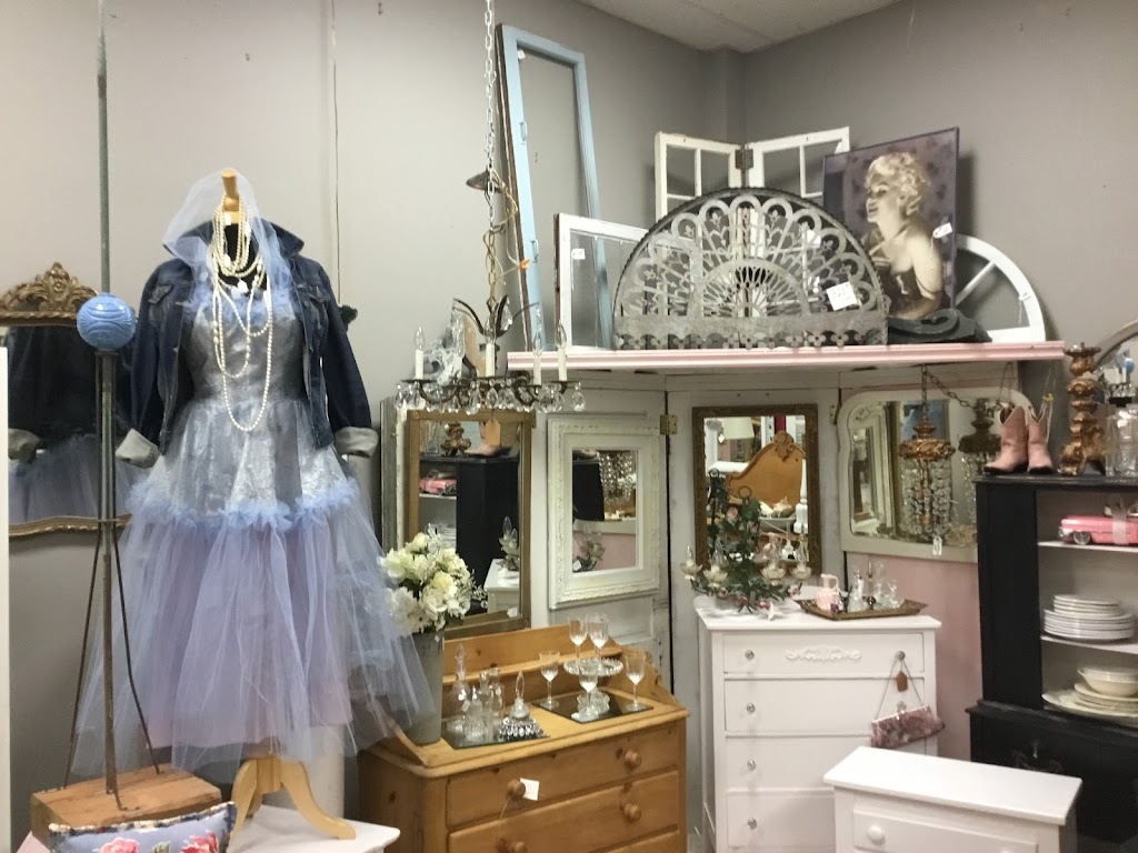 Mutiny Bay Antique Mall | 1612 E Main St, Freeland, WA 98249, USA | Phone: (360) 331-3656