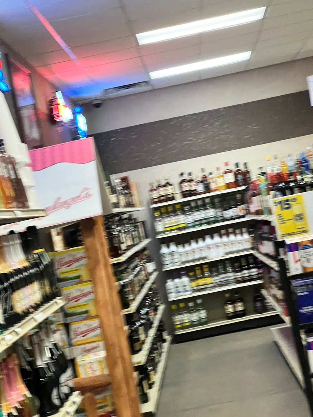Old Log Liquor | 6530 US-169, Princeton, MN 55371, USA | Phone: (763) 389-1075
