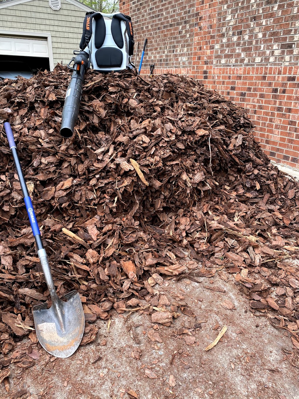 Jones Mulch | 2259 Norman Shoaf Rd, Winston-Salem, NC 27107, USA | Phone: (336) 403-0116