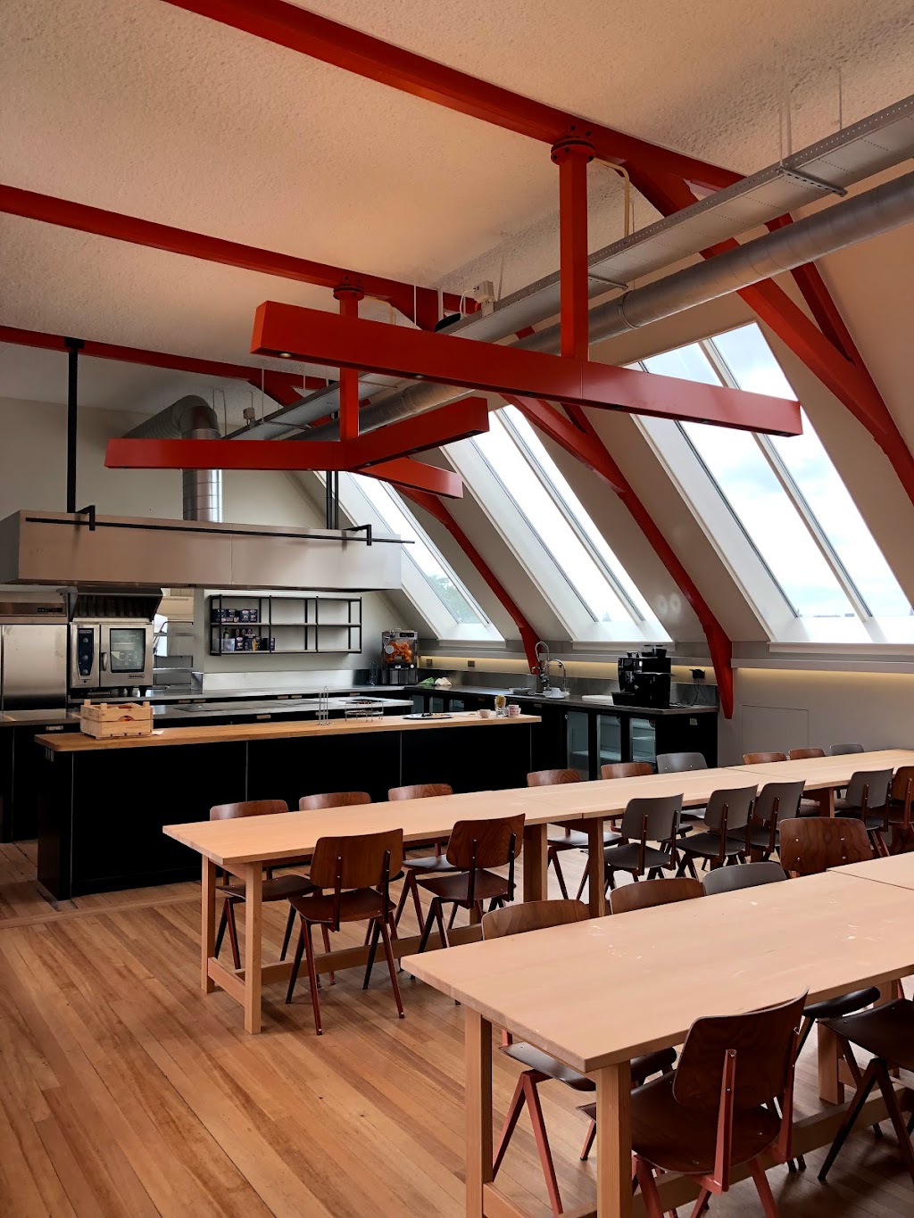 72andSunny NL B.V. | Westerstraat 187, 1e, 1015 MA Amsterdam, Netherlands | Phone: 020 218 2400