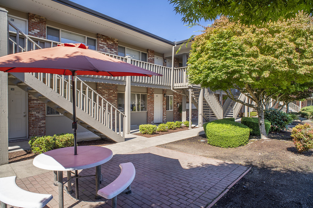 Highland Court Apartments | 1122 S Highland Ave, Tacoma, WA 98465, USA | Phone: (253) 566-6000