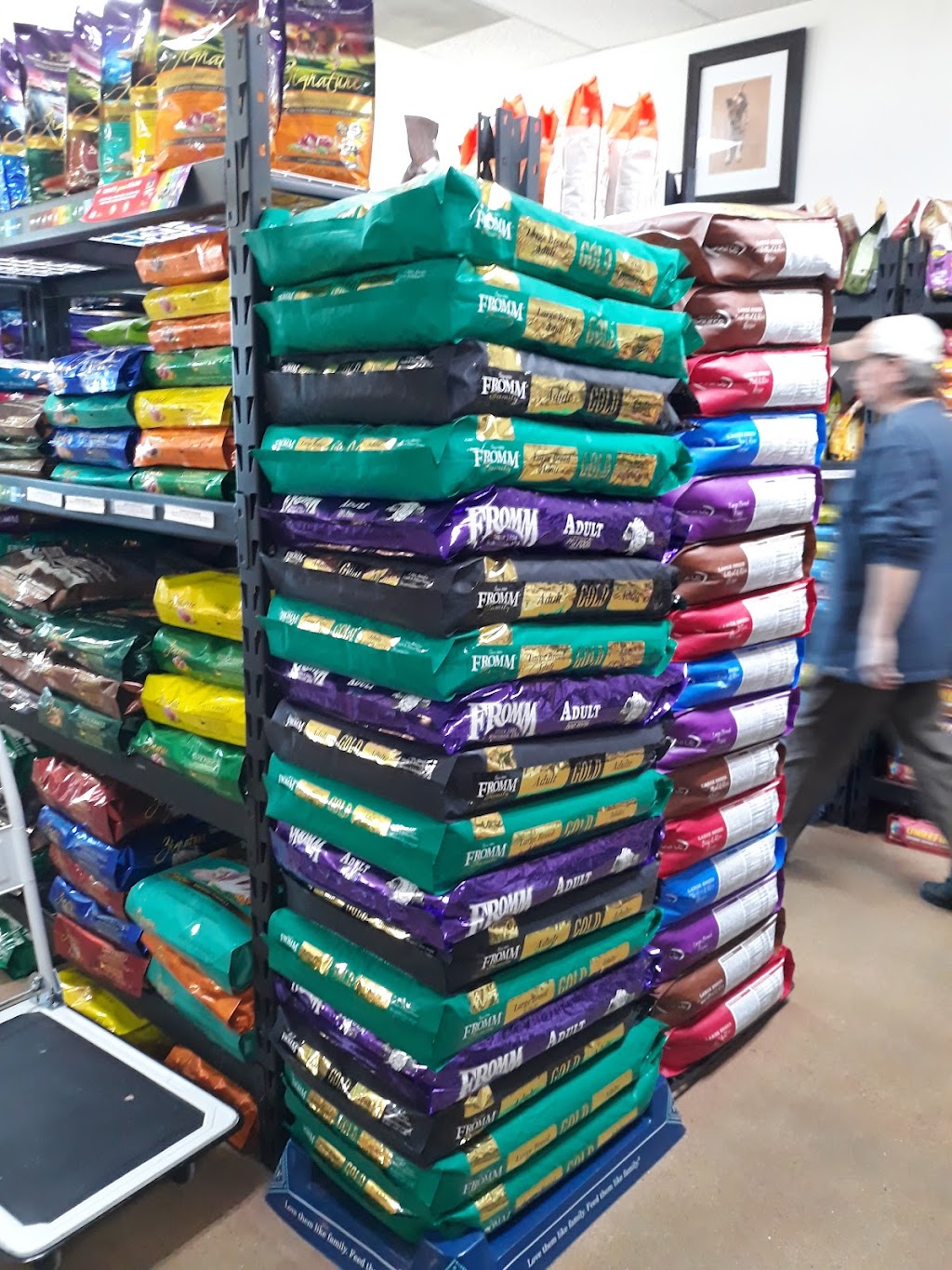 Hanks Pet Food Market LLC | 2287 W Eisenhower Blvd, Loveland, CO 80537, USA | Phone: (970) 685-8621