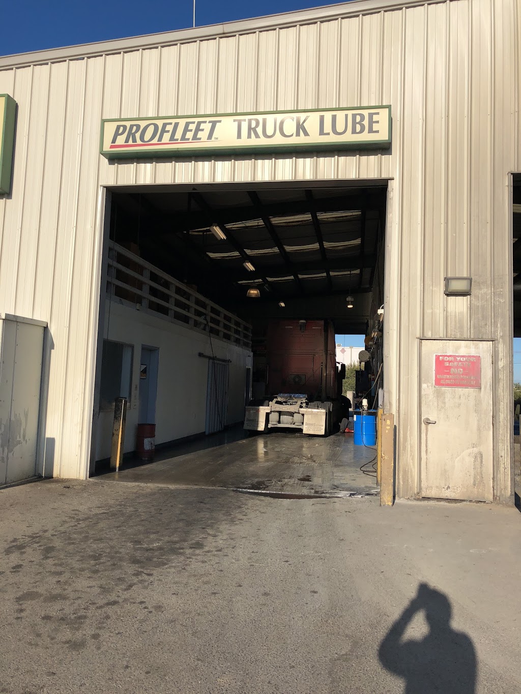 Profleet Truck Lube Center (LubeZone) | 9050 Elkmont Way, Elk Grove, CA 95624, USA | Phone: (916) 685-1533