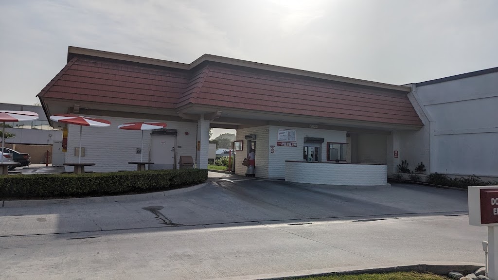 In-N-Out Burger | 5820 Bellflower Blvd, Lakewood, CA 90713, USA | Phone: (800) 786-1000