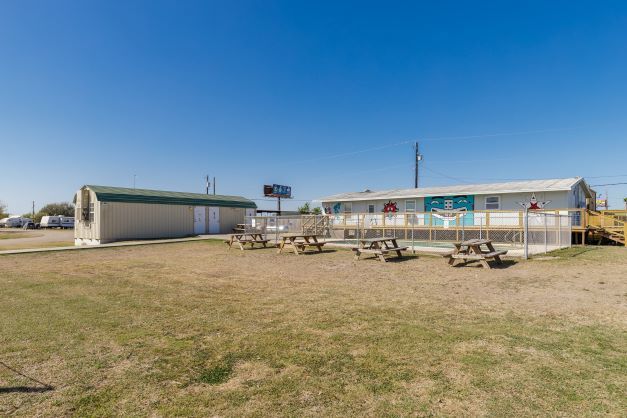 Totem Pole RV Park | 10736 I-37, Mathis, TX 78368, USA | Phone: (361) 356-7400